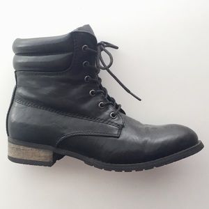 Cathy Jean combat boots leather black lace up NWOT